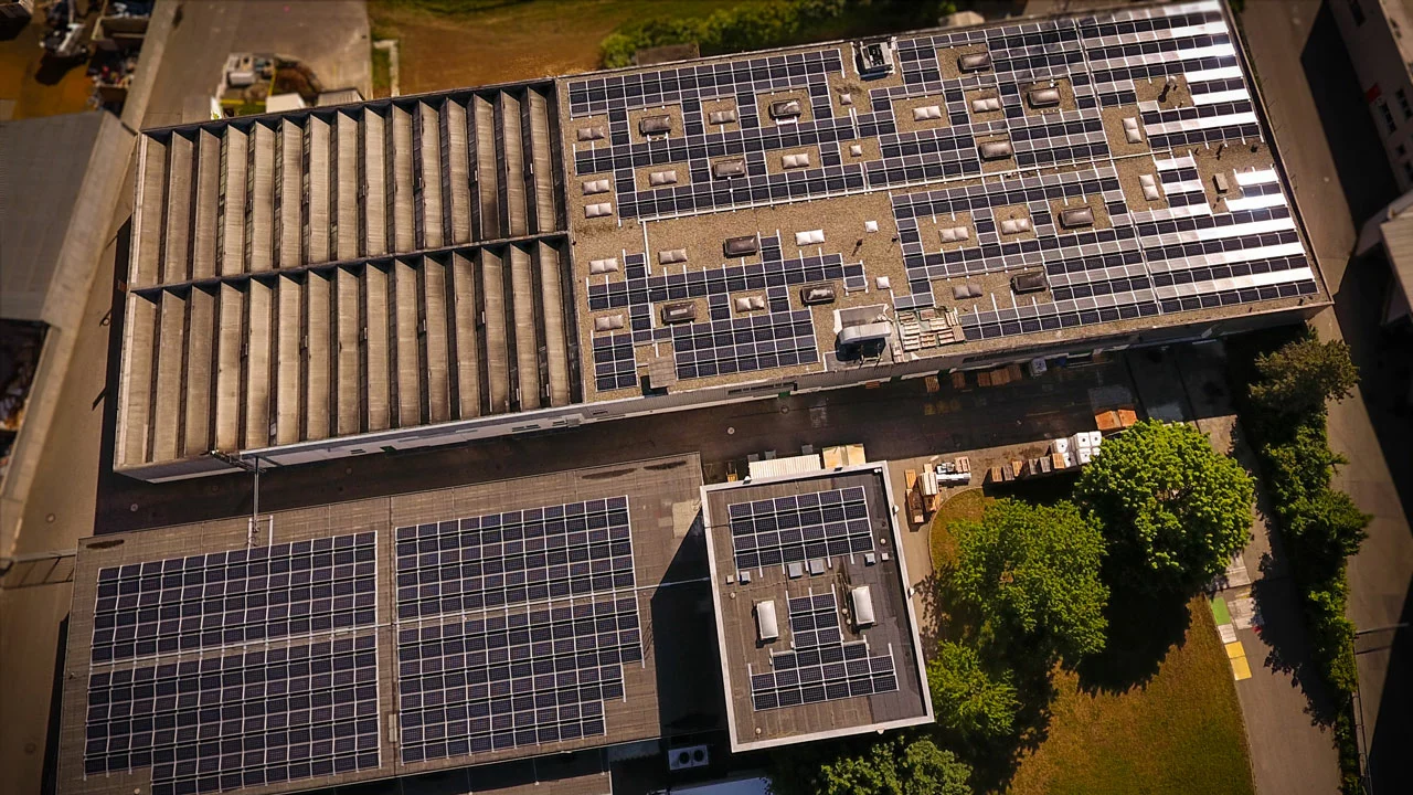 Luftaufnahme des Firmengebäudes der Lackfabrik Jaeger