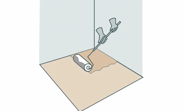 gespachtelter Boden wird mit einem Grundierkonzentrat grundiert 