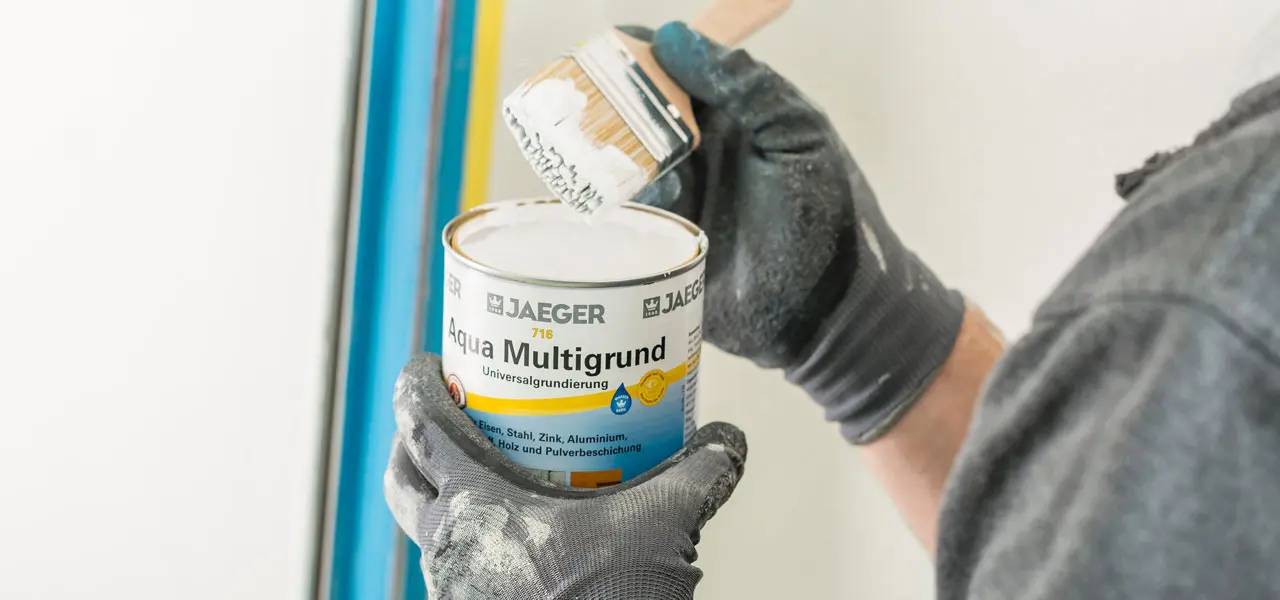 [Translate to EN:] Grundierung streichen