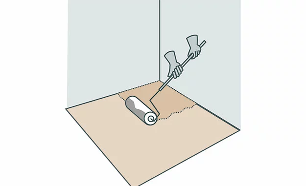 Grundierkonzentrat wird mir einer Walze aufgetragen 