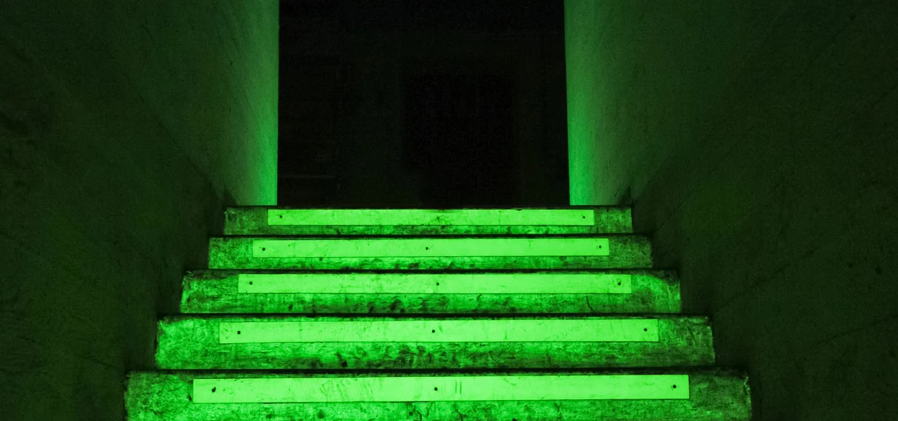 fluoreszierende Farbe, die grün leuchtet