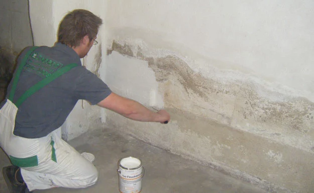 Feuchte Wand Feuchte Wand im Keller oder Wohnung