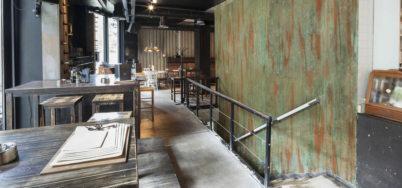 Kupferpatina Wand in einem Restaurant