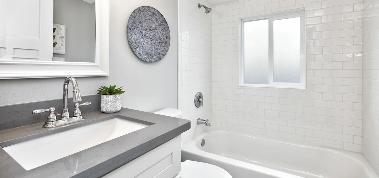 Bathroom renovation Painting tiles | Painting the bathtub